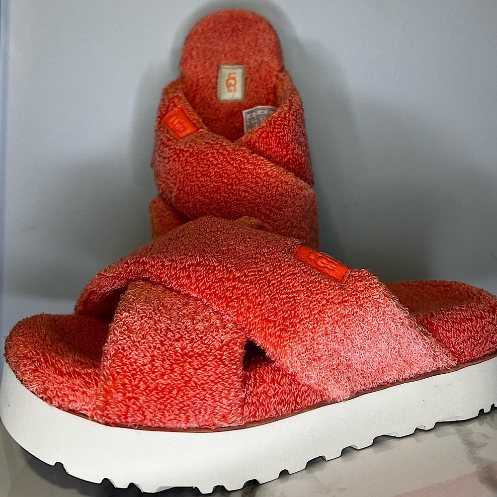 Valentine’s Day Ugg Women's Fuzz Sugar Slipper peach/coral - US 8